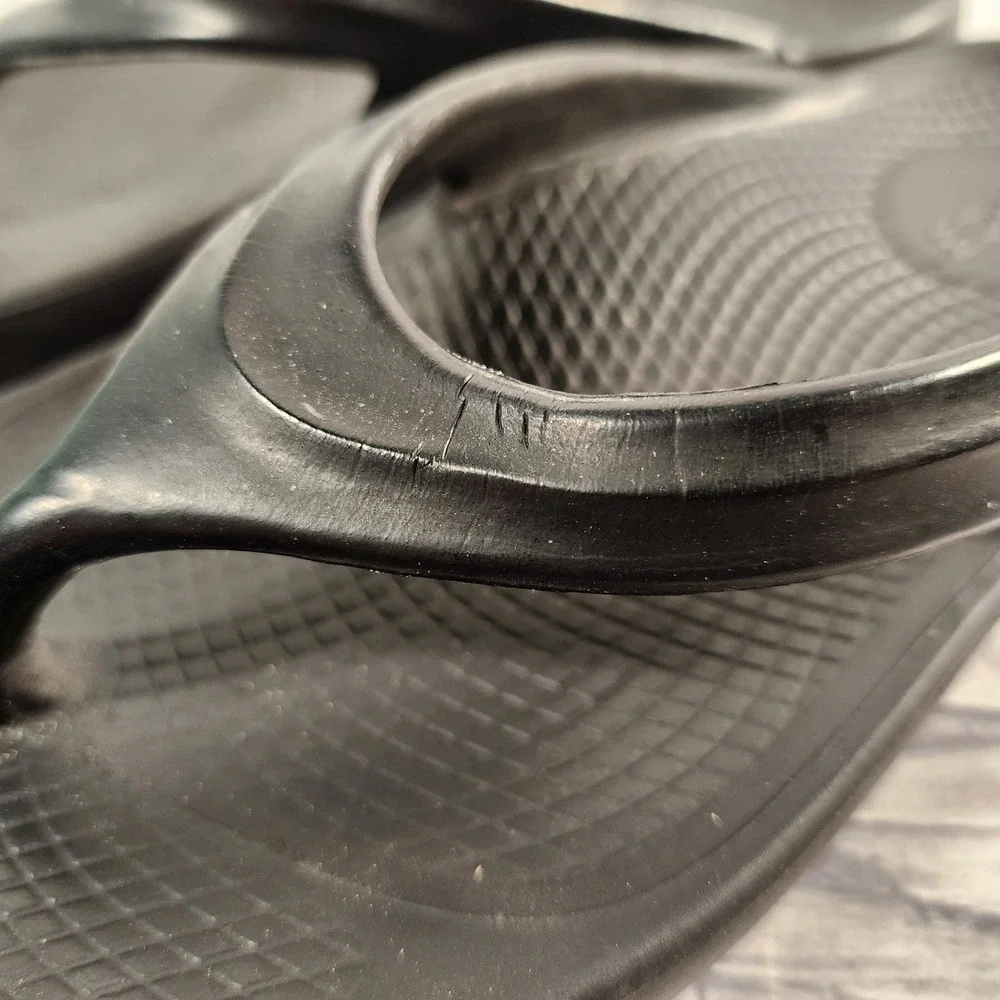 OOFOS OOriginal Recovery Sandals Womens 6 Black Thong Flip Flops